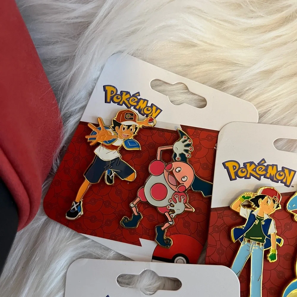 Pokémon Ash & Pikachu Pin Display Crossbody Bag 6 Pokemon Pins Lapras Butterfree - Picture 4 of 8